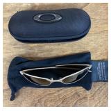 Oakley sunglasses with case + pouch