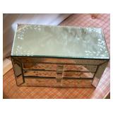 Mirrored jewelry box