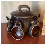 Chili pot with bowls