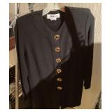 Womenï¿½s 2-piece suit size M