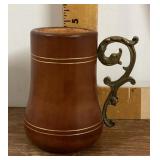 Desktop pen and pencil cup