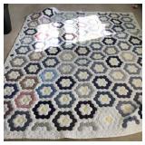 6ï¿½ x 7ï¿½ hand stitched quilt