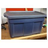 Large Rubbermaid tote