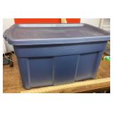 Large Rubbermaid tote