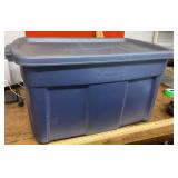 Large Rubbermaid tote
