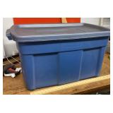 Large Rubbermaid tote