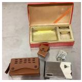 Vintage Esquire transistor radio C-94 with box