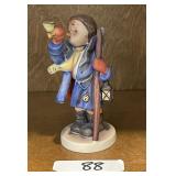 Hummel figurine Hear Ye, Hear Ye