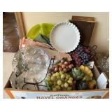 Large box w/warming tray, placemats, fruit,