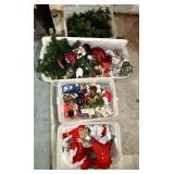 4 totes of Christmas dï¿½cor