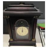 Quartz mantle clock