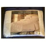 Queen size down alternative comforter