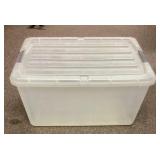 Clear storage tote with lid
