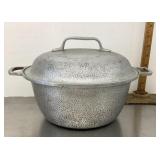 Silverseal hammered aluminum Dutch oven