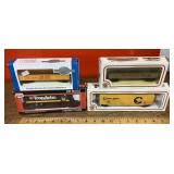 4 HO train cars