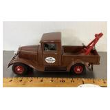 Road Signature Ford tow truck diecast