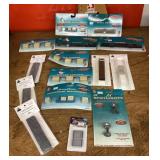 HO train accessories