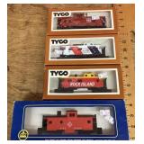 4 HO caboose cars