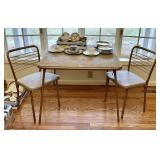 Card table and 2 folding chairs