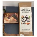 Mandolin and crï¿½me Brulï¿½ torch