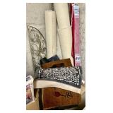 Corner group with beach umbrella, throw rug,