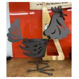 Metal rooster planter