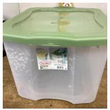 Sterilite tote with lid