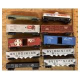 10 HO scale train cars