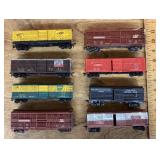 8 HO scale box cars