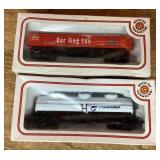 2 Bachmann HO scale train cars