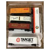 5 HO billboard boxcars