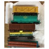 5 HO scale train cars