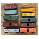 10 HO scale train cars
