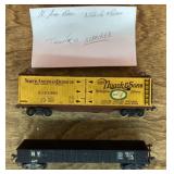 HO scale box car and gondola car