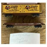 HO scale box car and flat car