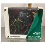 Injustice Green Arrow & Deathstroke action figures