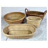 4 Nantucket-style baskets w/wooden bottoms