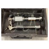 2 Trailer hitch locks