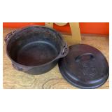 Griswold cast-iron Dutch oven