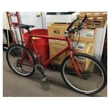 Menï¿½s aluminum Cannondale bicycle