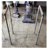 Small adjustable shelf