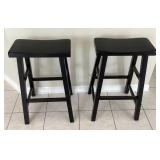 2 bar stools