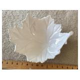 Porcelain leaf bowl