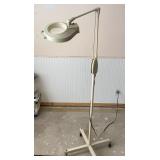 5' rolling magnifying lamp--works