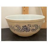 Pyrex Homestead mixing bowl