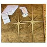 4 Gold starburst decorations