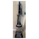 Shark vacuum cleaner --works