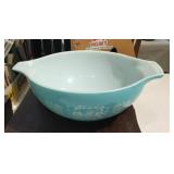 Pyrex Amish Butterprint Cinderella mixing bowl