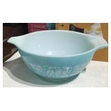 Pyrex Amish Butterprint Cinderella mixing bowl
