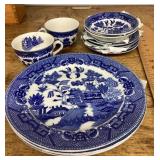 Incomplete set of Blue Willow dishes